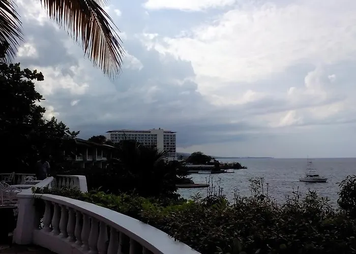 Silver Seas Hotel